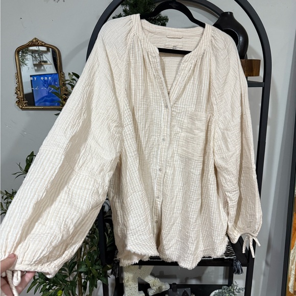 Aerie Cream Textured  botton down Blouse size xxl - Picture 3 of 6
